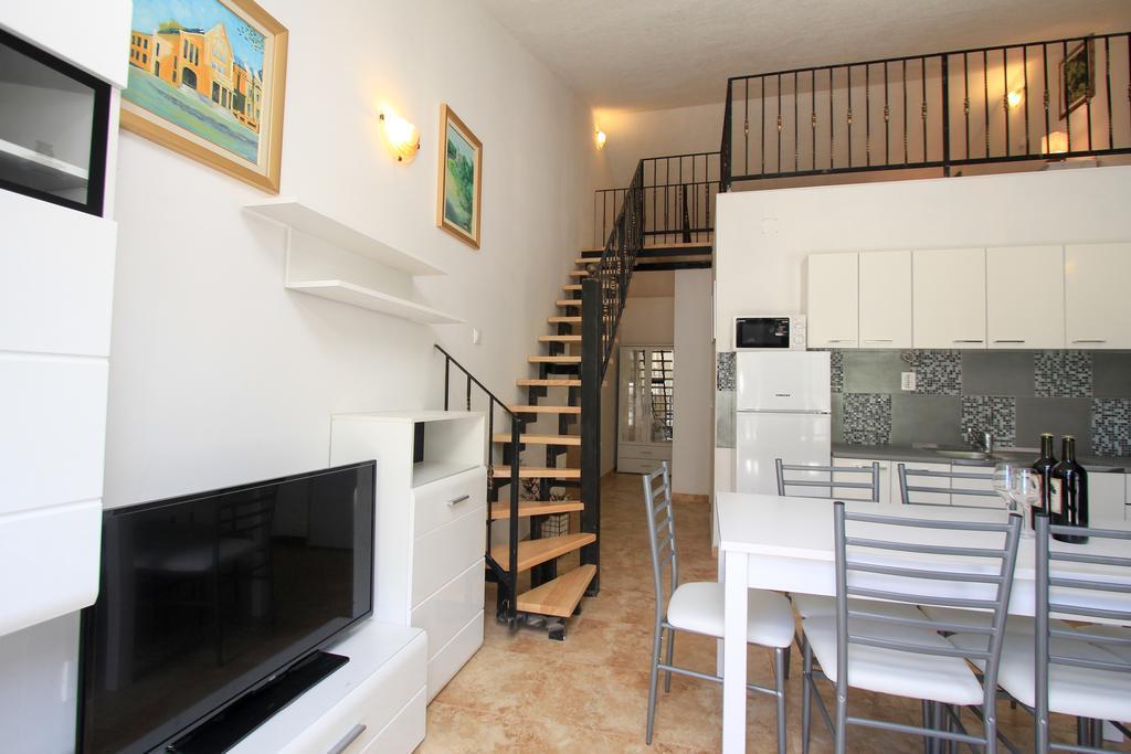 Robinson Bella Apartment Bogomolje ภายนอก รูปภาพ
