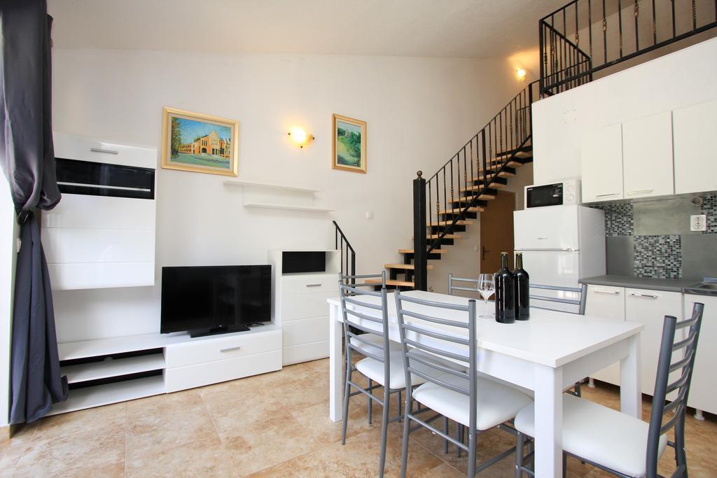 Robinson Bella Apartment Bogomolje ภายนอก รูปภาพ