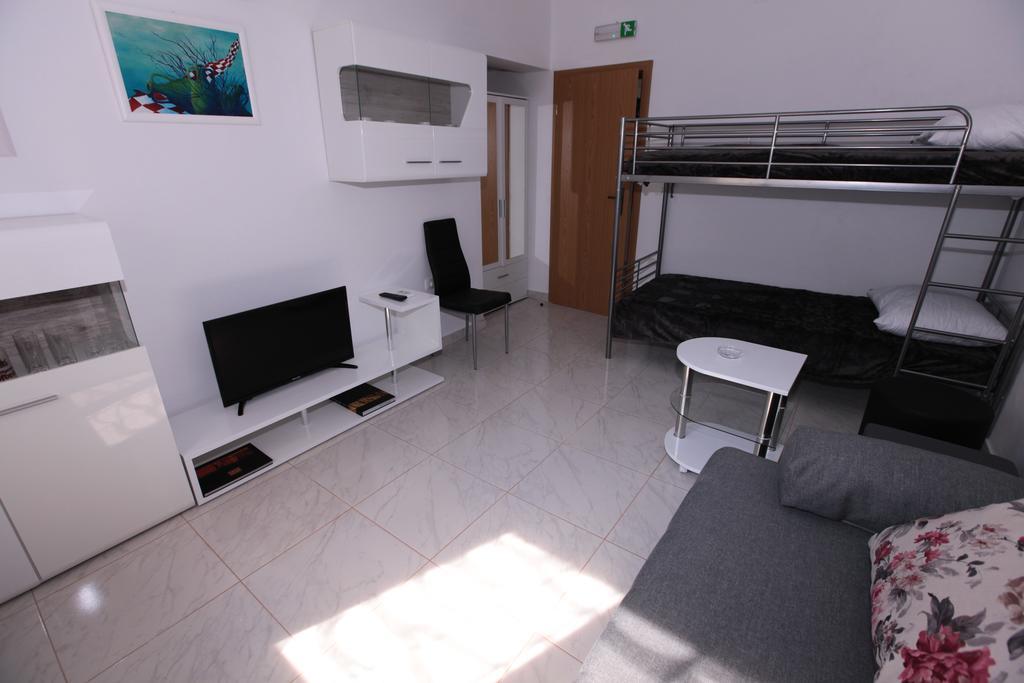 Robinson Bella Apartment Bogomolje ภายนอก รูปภาพ