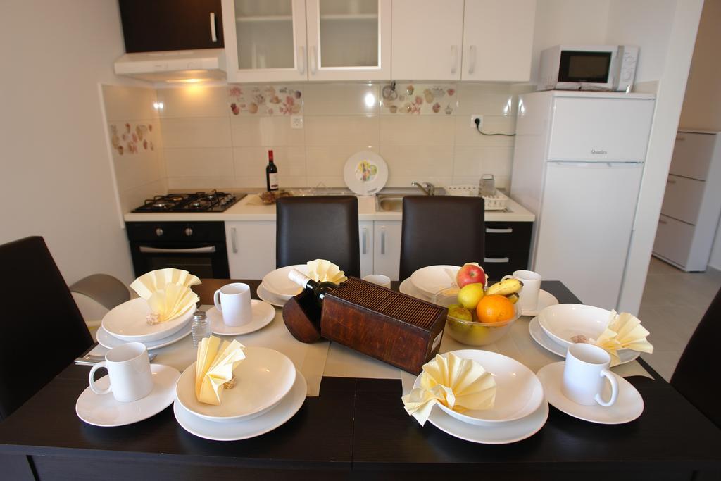 Robinson Bella Apartment Bogomolje ภายนอก รูปภาพ