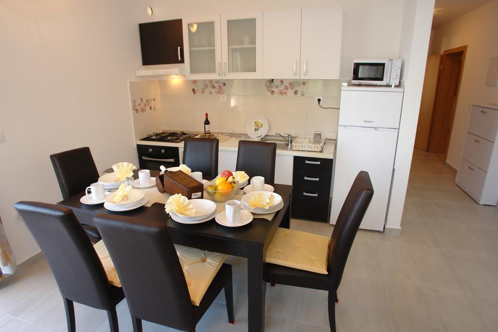 Robinson Bella Apartment Bogomolje ภายนอก รูปภาพ