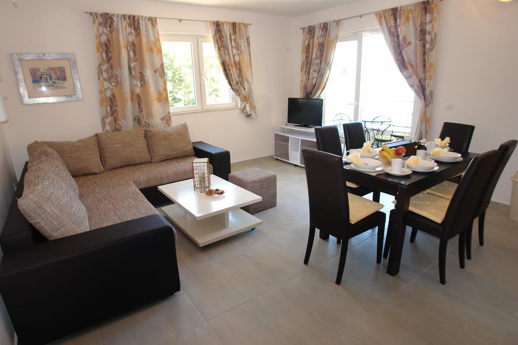 Robinson Bella Apartment Bogomolje ภายนอก รูปภาพ