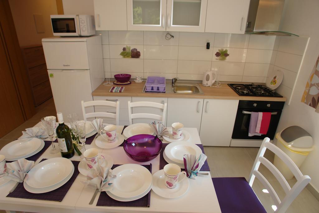 Robinson Bella Apartment Bogomolje ภายนอก รูปภาพ