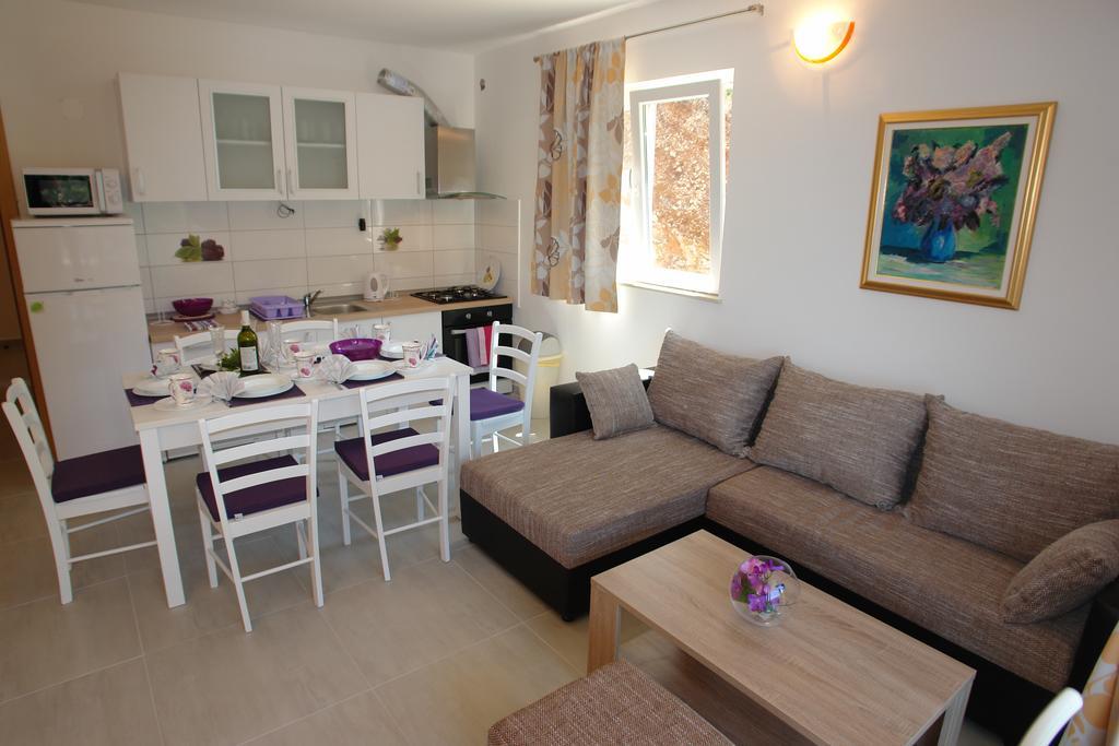 Robinson Bella Apartment Bogomolje ภายนอก รูปภาพ